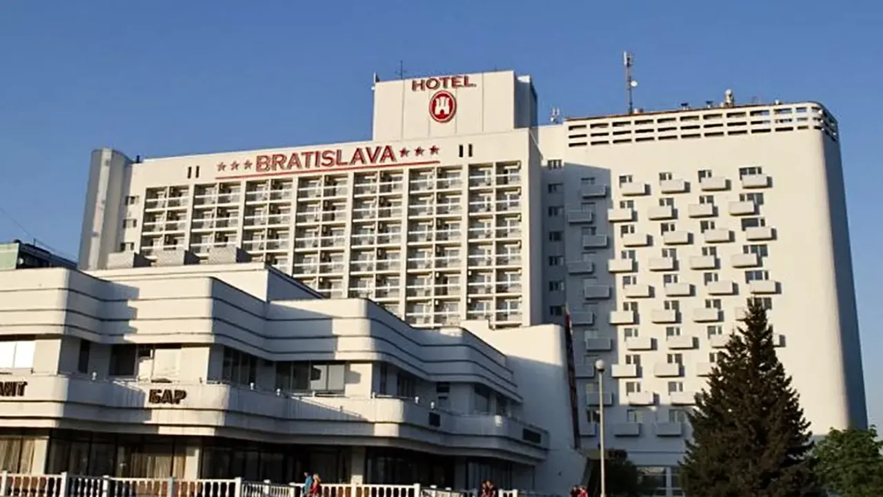 Фасад готелю «Братислава» у Києві, де виконано монтаж систем ОВіК.