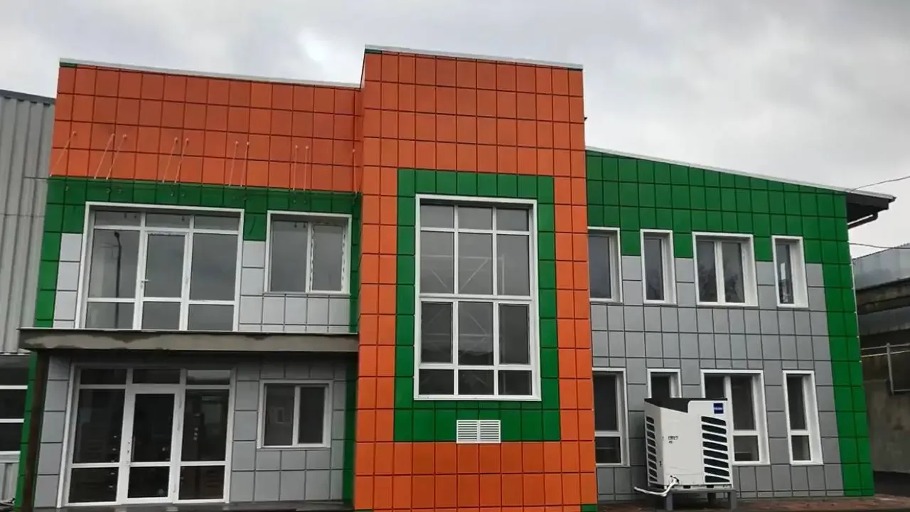 Прокладання фреонових магістралей та повітропроводів для канального кондиціювання.